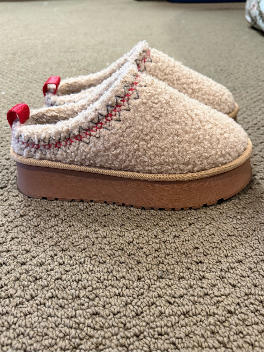 Women’s Cozy Sherpa Slip-On Shoes in Cream with Red Accent